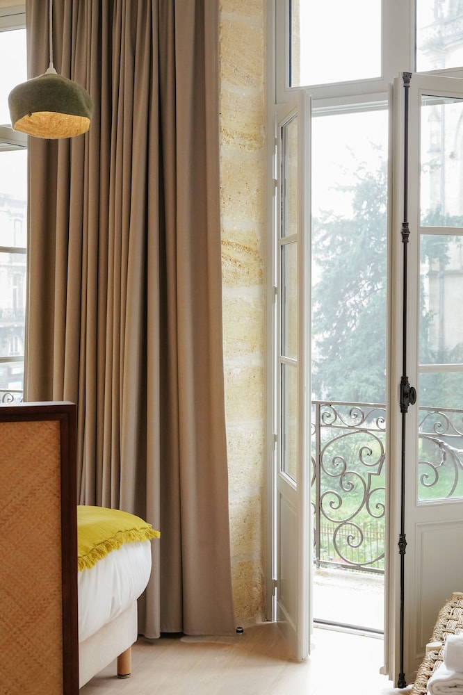 Deluxe Room, Balcony