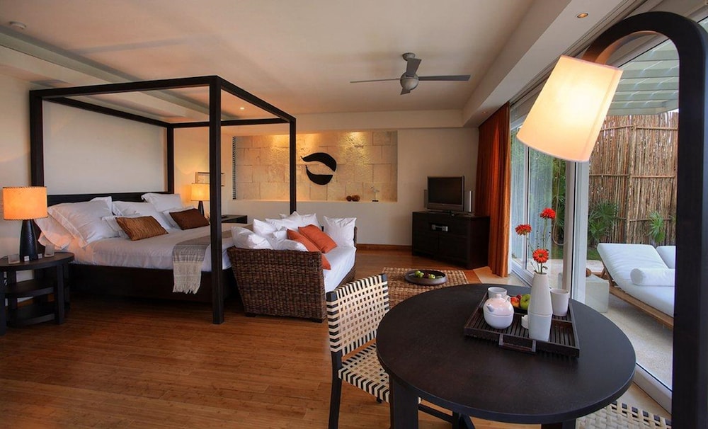 Cenote Lagoon Deluxe Junior Suite - Photo 5