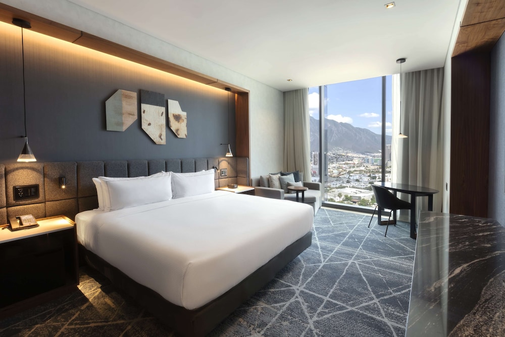 Club Room, 1 King Bed - Photo 1