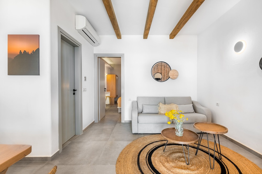 Deluxe One Bedroom Suite With Sea View - Honeycomb photo 2