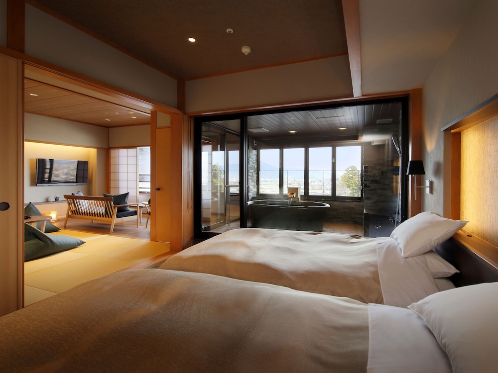 Japanese Western Room with living room and Open Air Bath (70sqm) photo 2