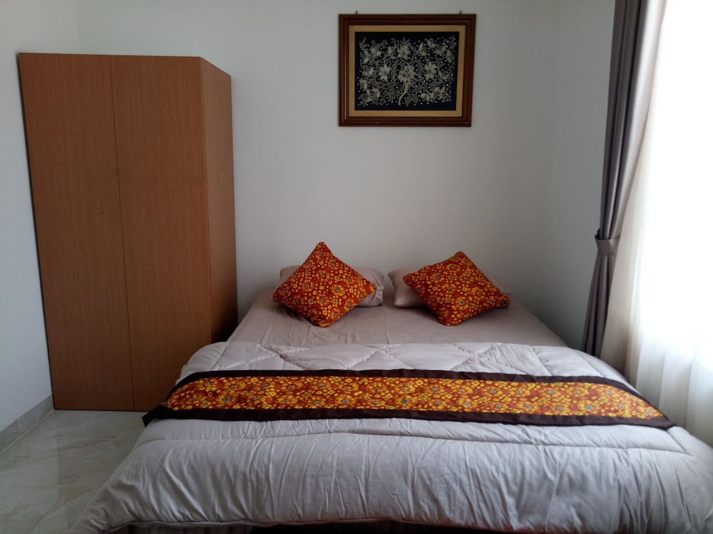 House, 2 Bedrooms photo 2