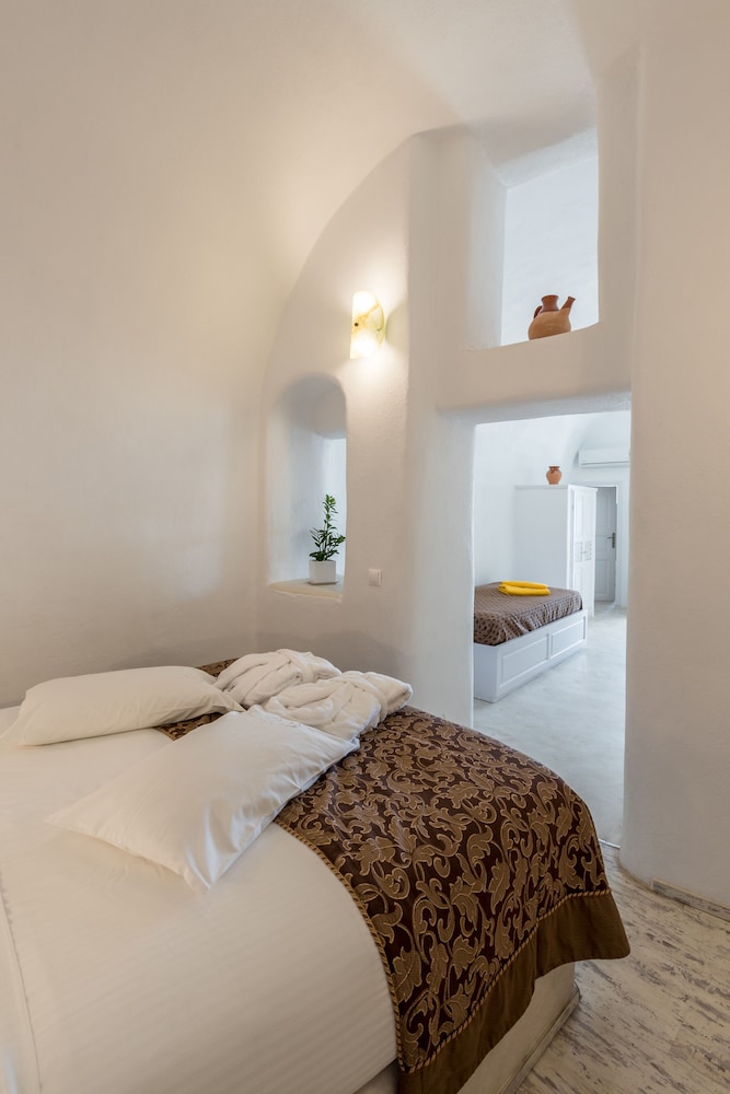 Family Suite, Jetted Tub (Caldera View) - Photo 2