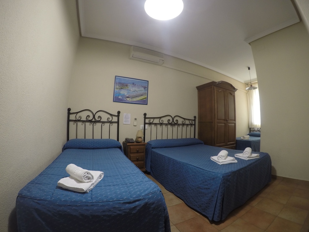 Quadruple Room, Private Bathroom - Photo 9