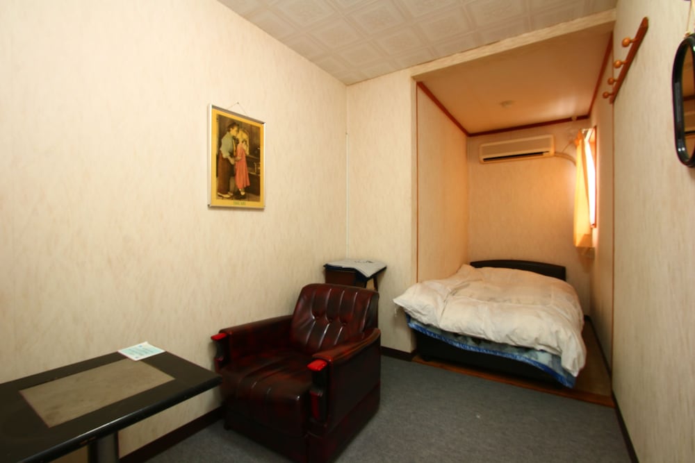 Single Room photo 2