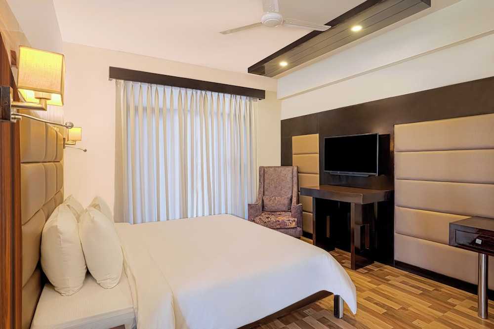 PARLOUR POOL VIEW ROOM photo 2