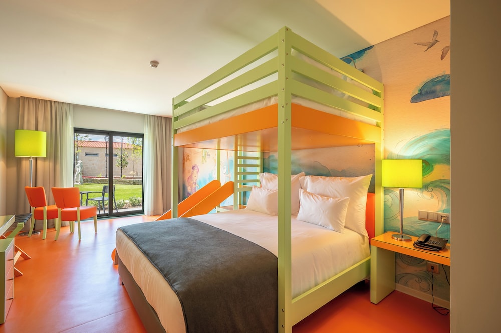 Family Room (NEP Kids Room, 2 Adults + 1 Child)