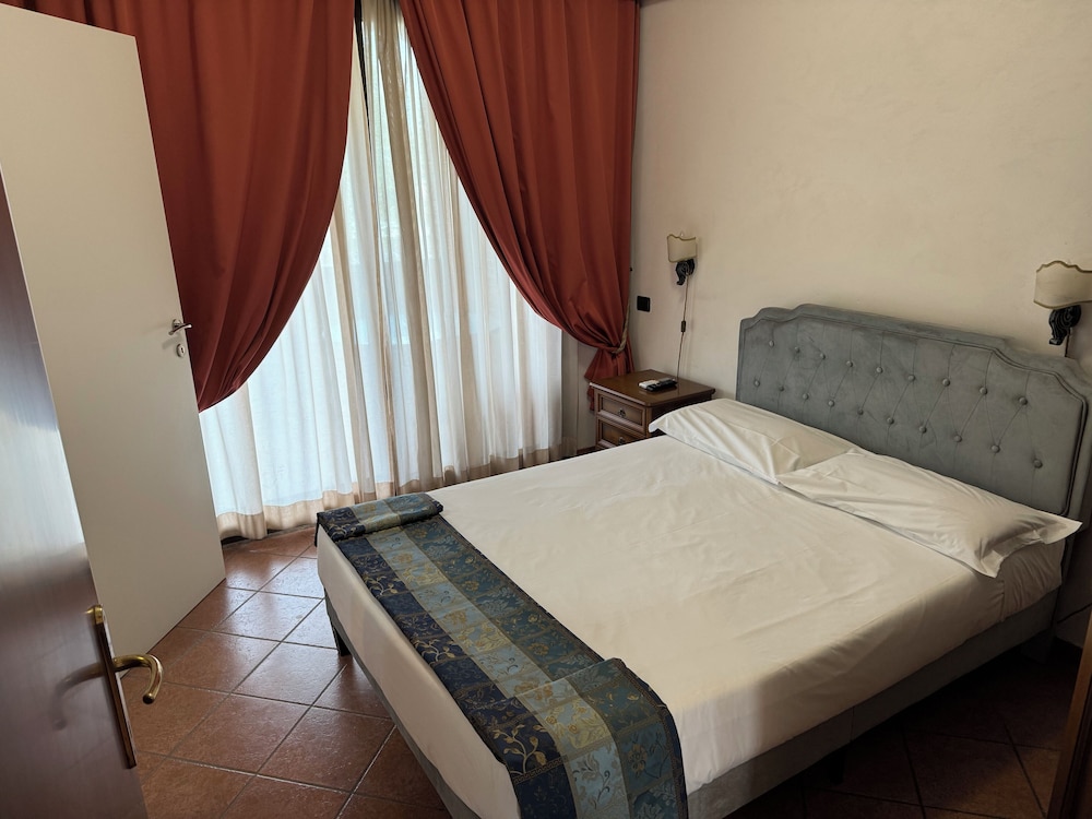 Business Double Room Single Use - Photo 4