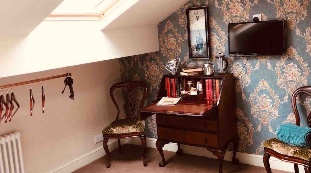 Deluxe Double Room, Ensuite, City View (Madam Mary) photo 2