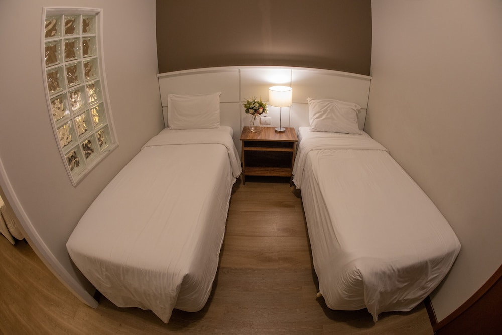 Family Quadruple Room, Air conditioning, City View - Photo 7