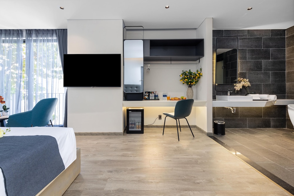 Deluxe Family with Partial Sea View