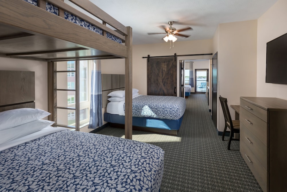Room, 2 Bedrooms (Lakefront, Larger) photo 2
