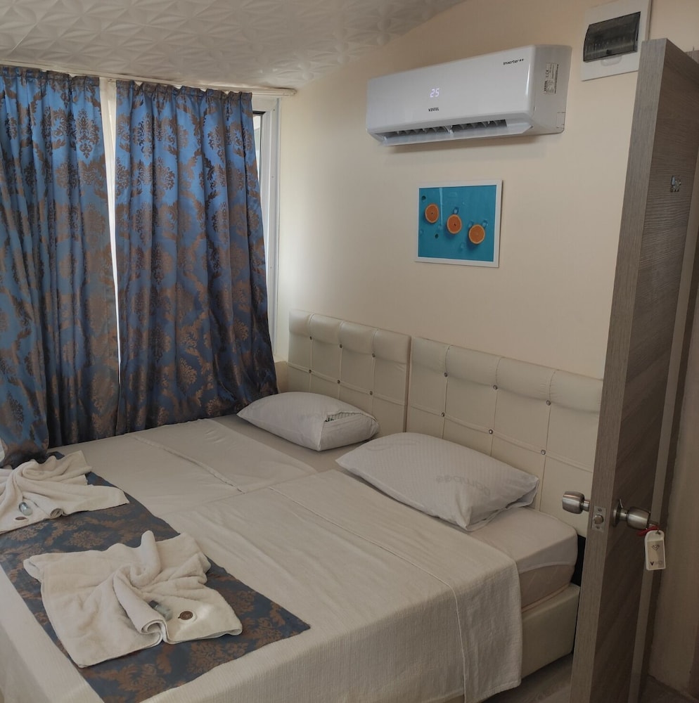 Economy Room, 2 Twin Beds, City View photo 1