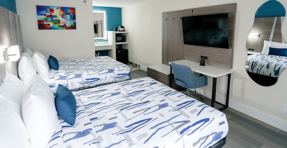 Standard Double Room, 2 Queen Beds - Photo 1