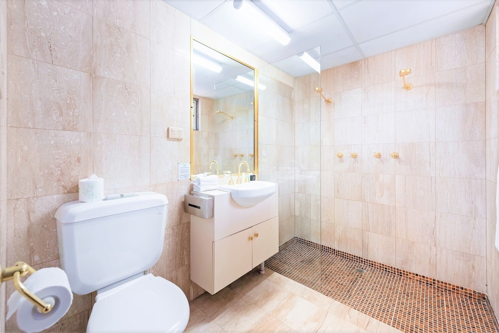 Deluxe Marble Spa Suite photo 2