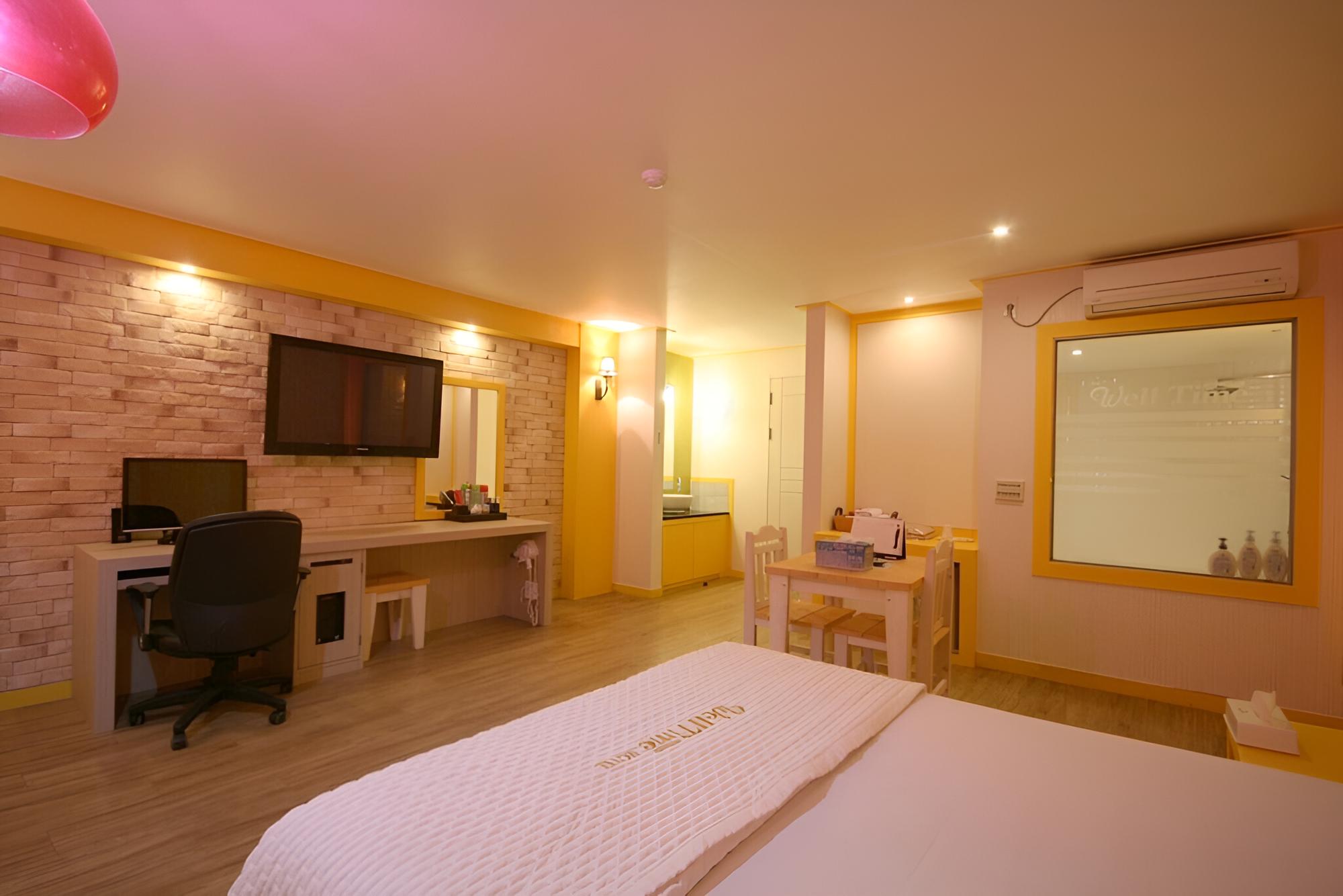 Room (Special room (Spacious room / PC / bi) - Photo 7