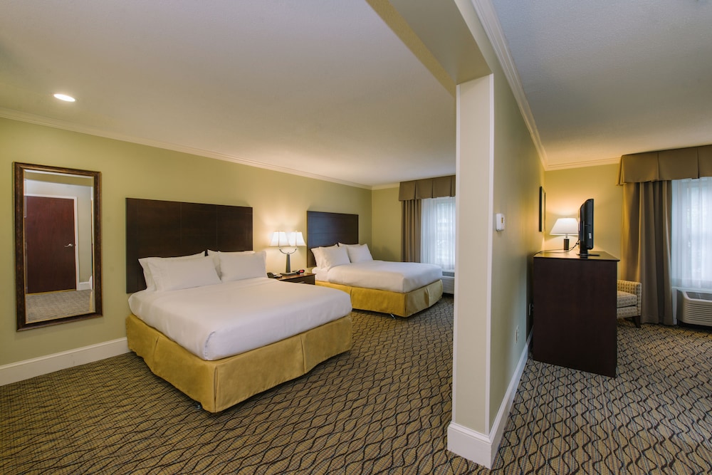 Single Room, 2 Queen Beds (Mobility, Roll-In Shower) photo 3