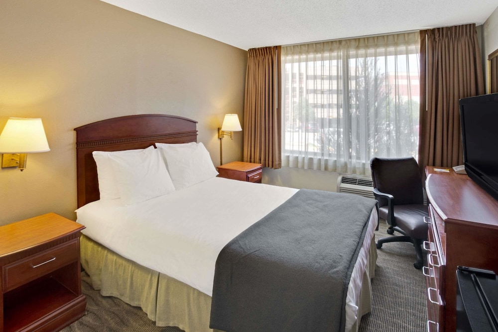 Room, 1 Double Bed, Non Smoking - Photo 1
