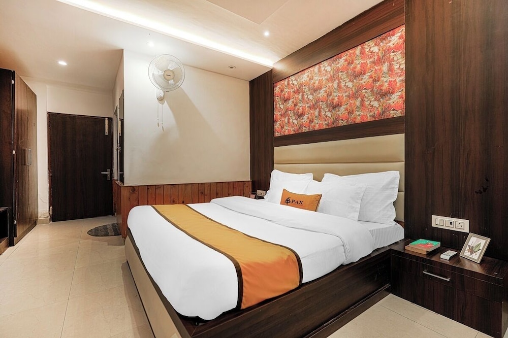 Deluxe Room, 1 King Bed, Non Smoking