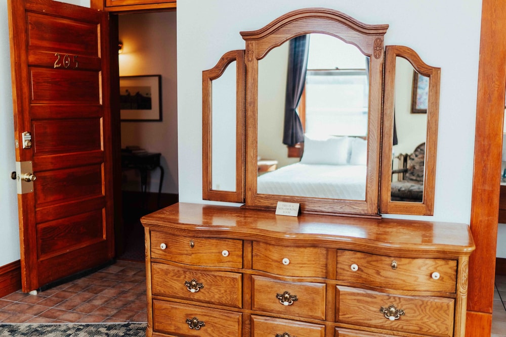 Suite, 2 Queen Beds (Engineer's Office, 2nd Floor, Accessible by Stairs Only)