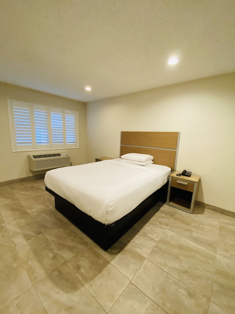 Room, 1 Queen Bed, Non Smoking - Photo 2