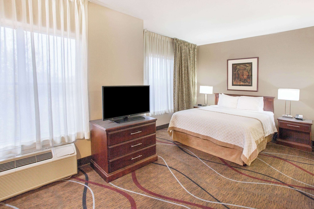 Studio Suite, 1 Queen Bed, Non Smoking - Photo 1