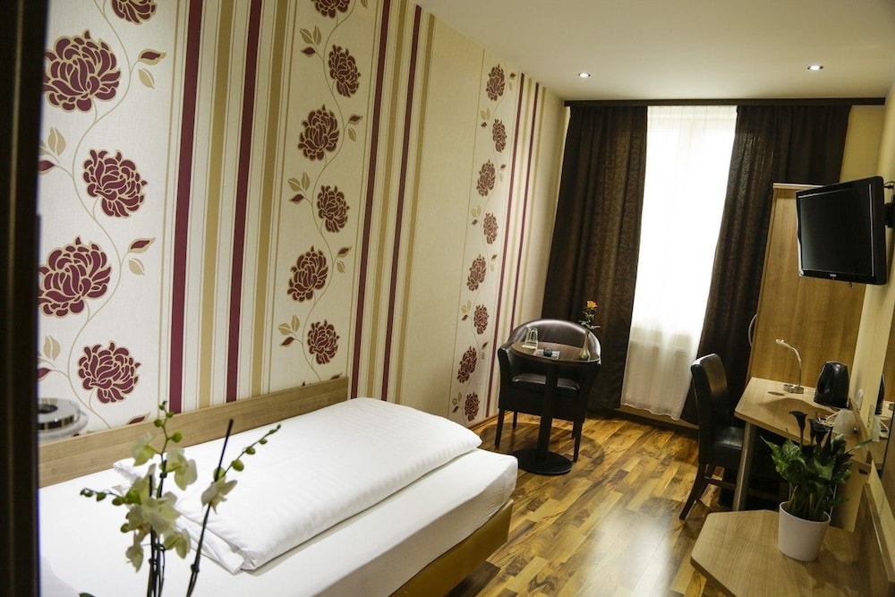 Single Room photo 3