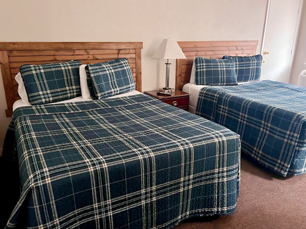 Premium Room, 2 Queen Beds, Connecting Rooms, Lake View photo 1