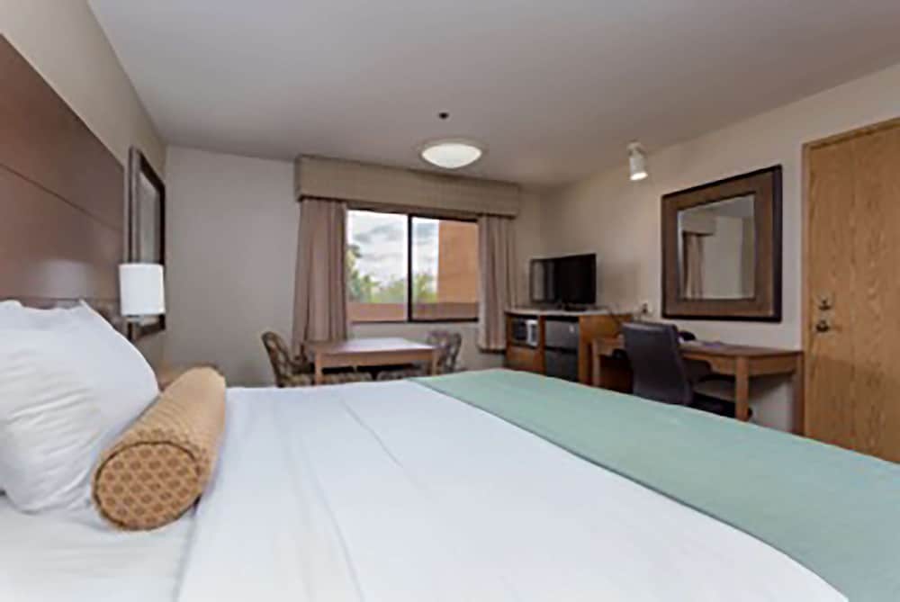Standard Room, 1 King Bed - Photo 2
