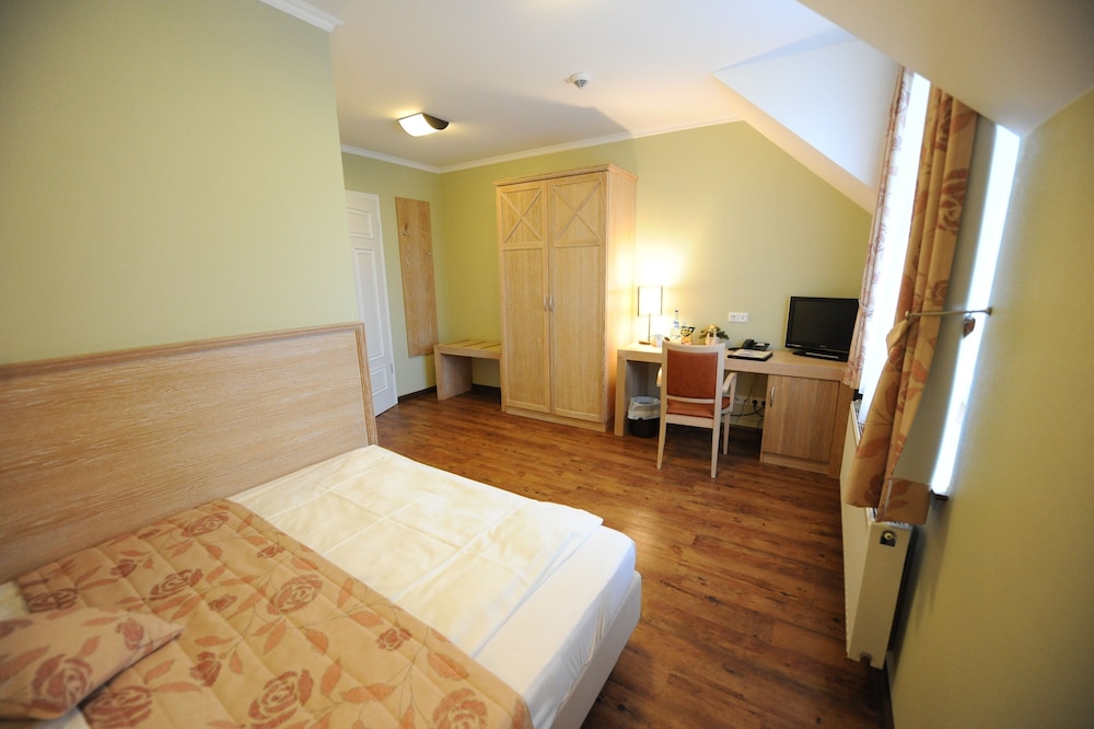 Comfort Single Room, 1 Queen Bed photo 3