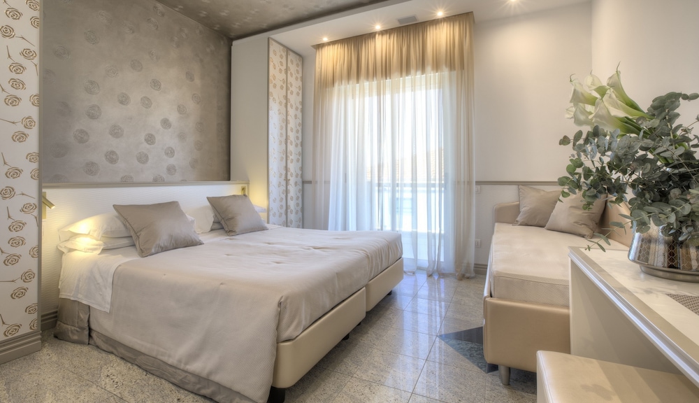 Deluxe Triple Room - Photo 17