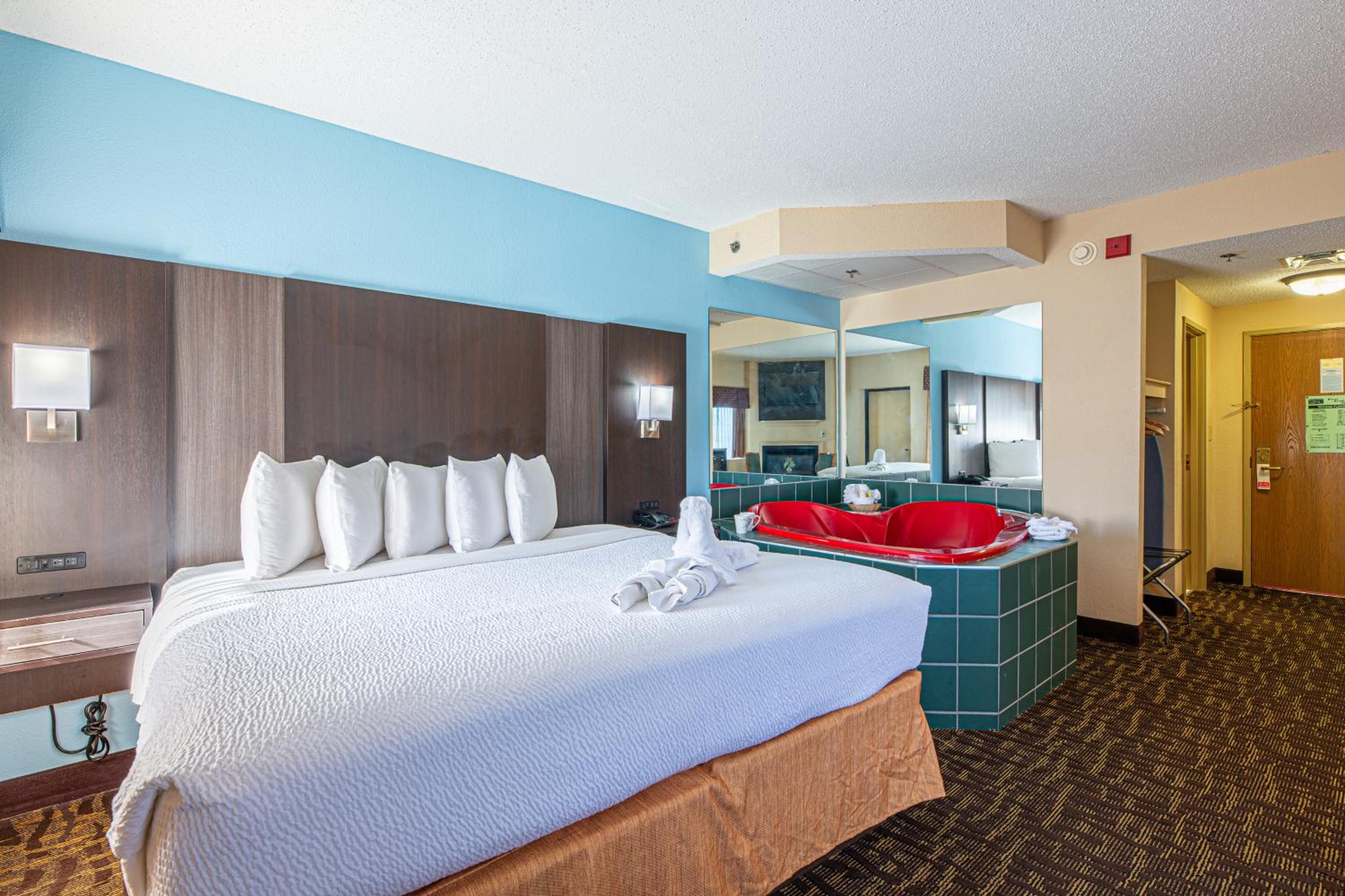 King Room with Fireplace and Spa Bath photo 1