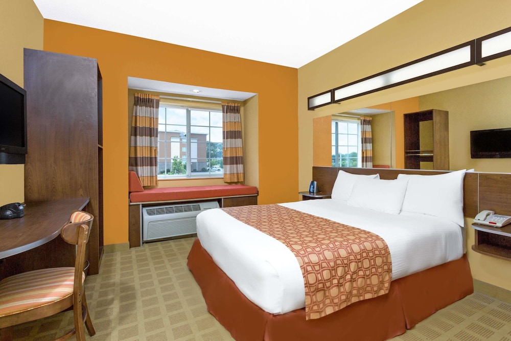Standard Room, 1 Queen Bed, Accessible photo 3