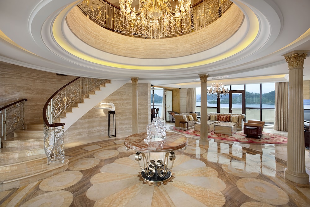 Presidential Suite photo 1