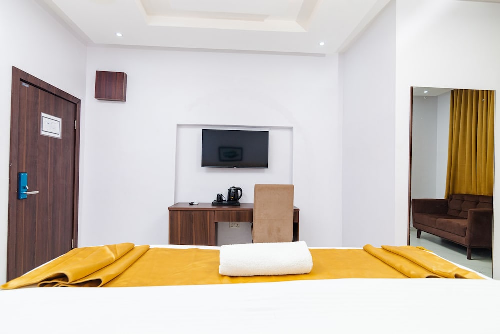 Executive Room - Photo 9