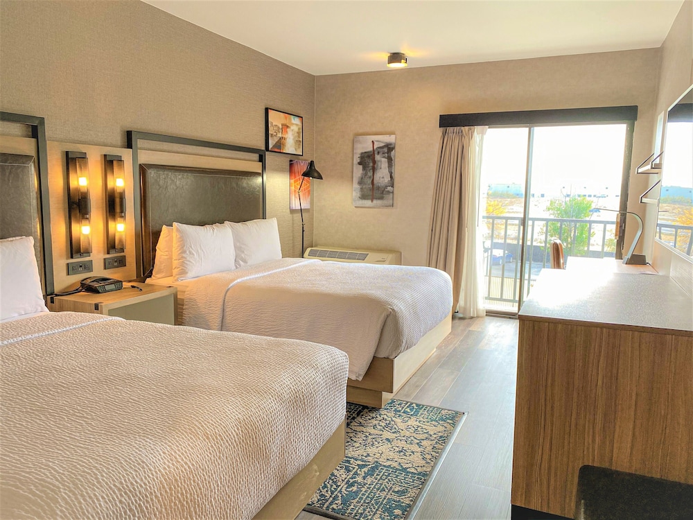 Room, 2 Double Beds, Ground Floor (Mobility Accessible, Tub) photo 2