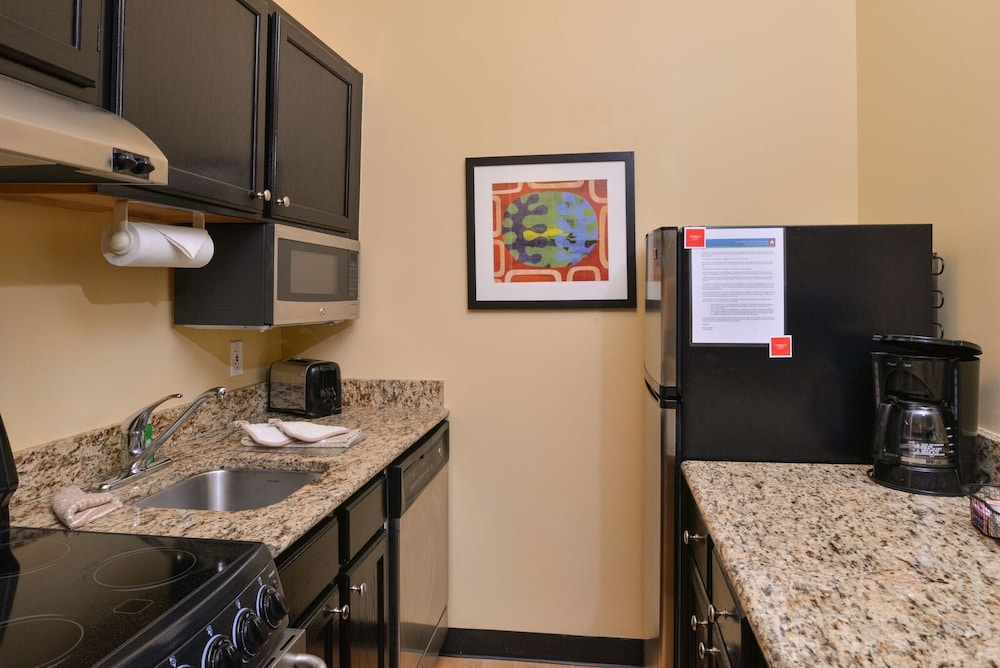 Suite, 2 Bedrooms - Photo 4