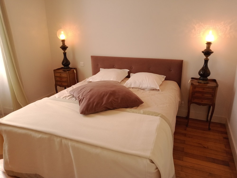 Comfort Double Room, Private Bathroom, Park View (Chambre Clos du Puits) - Photo 1