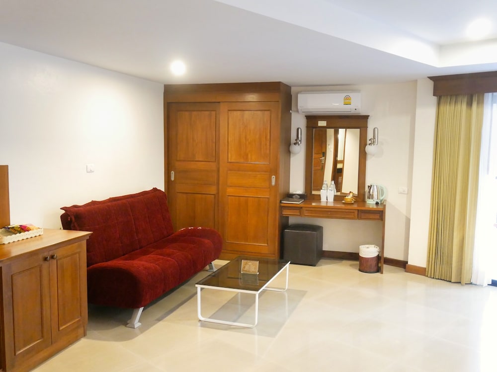 Triple Beds, Poolside - Photo 2