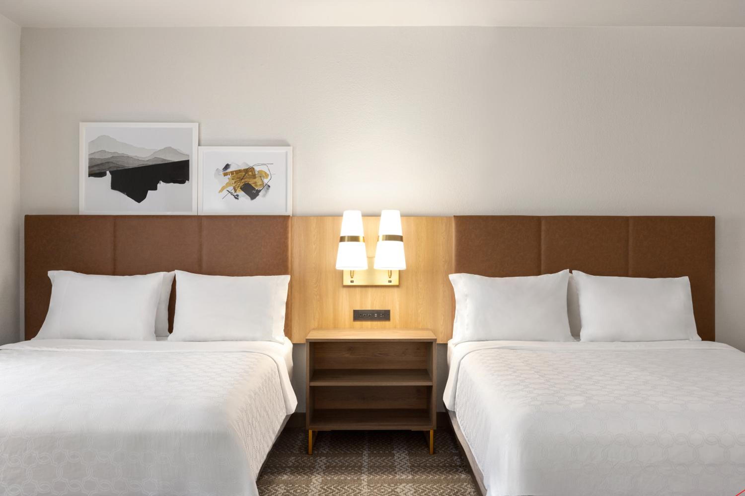 Queen Suite with Two Queen Beds - Photo 8