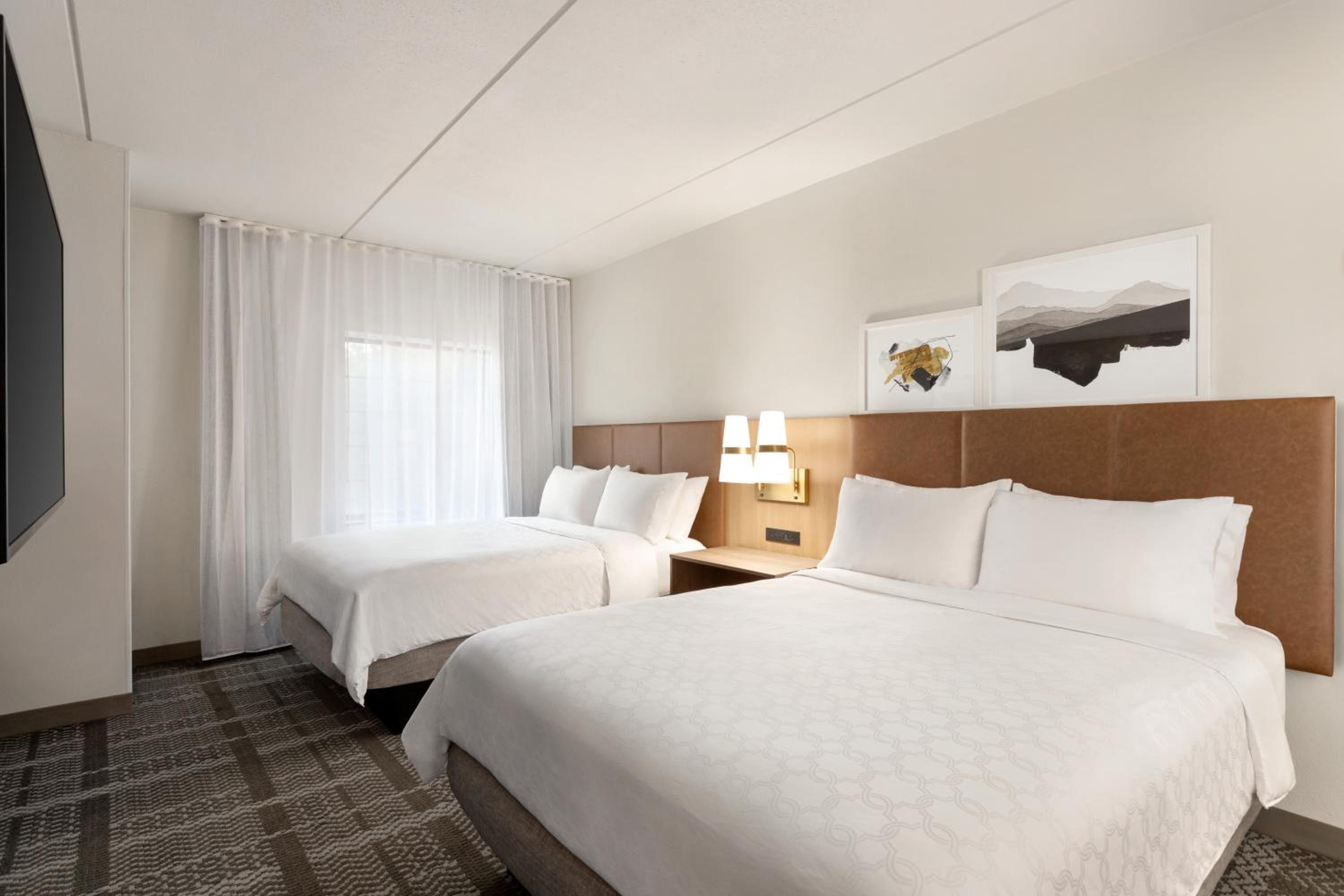 Queen Suite with Two Queen Beds - Photo 4