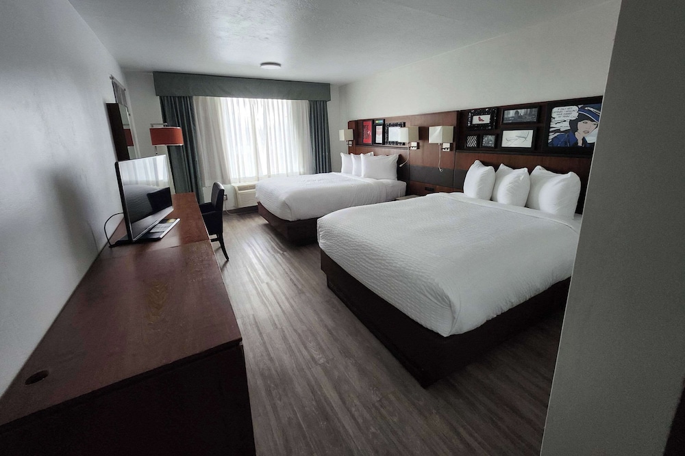 Room, 2 Queen Beds, Non Smoking - Photo 5
