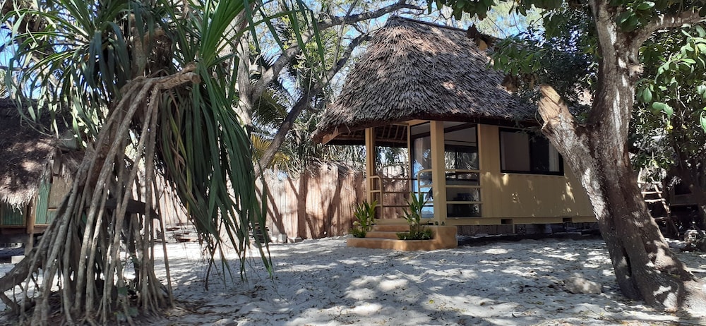 Standard Double or Twin Room, Beach View photo 1