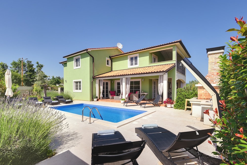 Villa photo 3