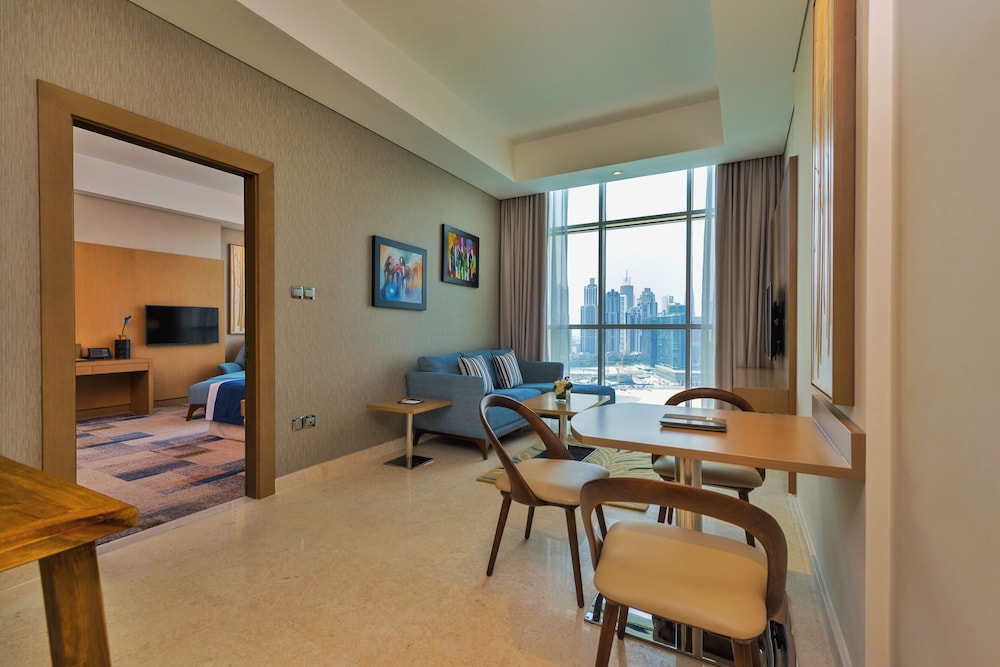 One Bed Room Suite with access to the sister Hotels private beach at Palm Jumeirah photo 1