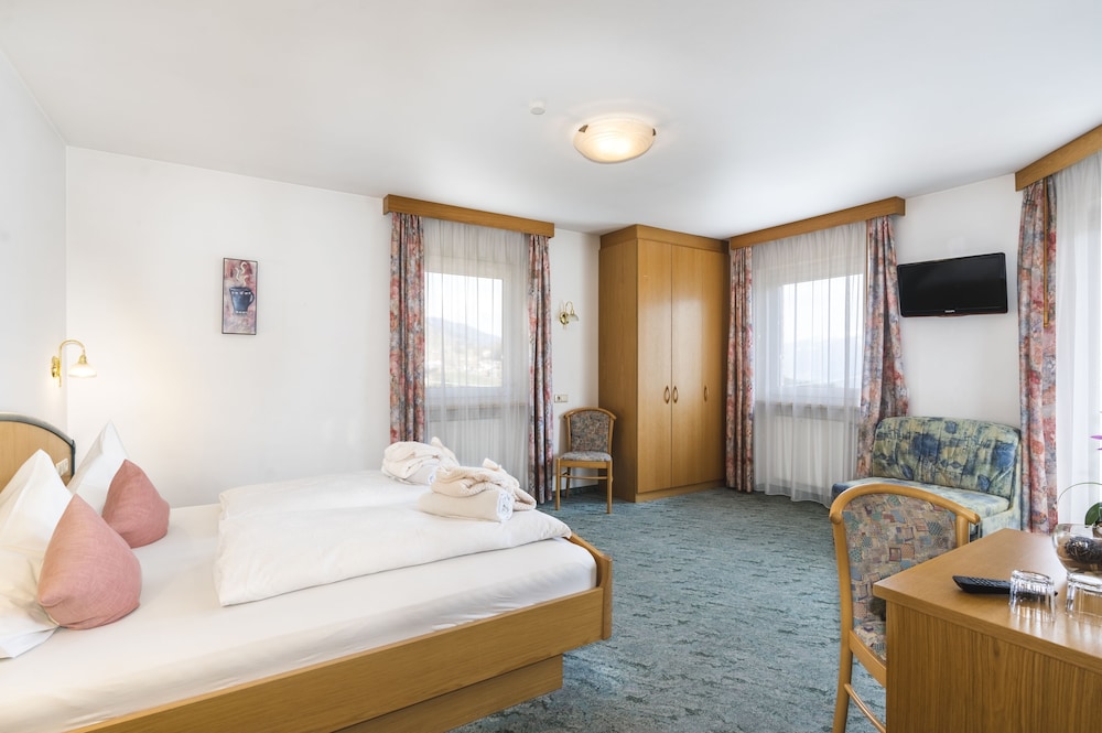 Standard Double Room photo 3