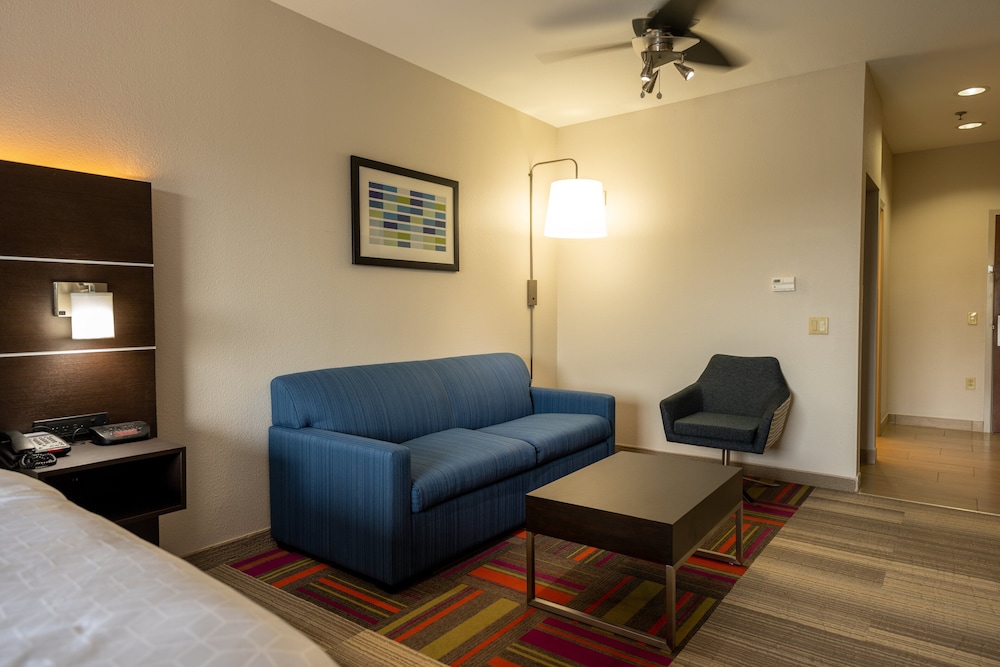 Suite, 2 Queen Beds (Additional Living Area) - Photo 1