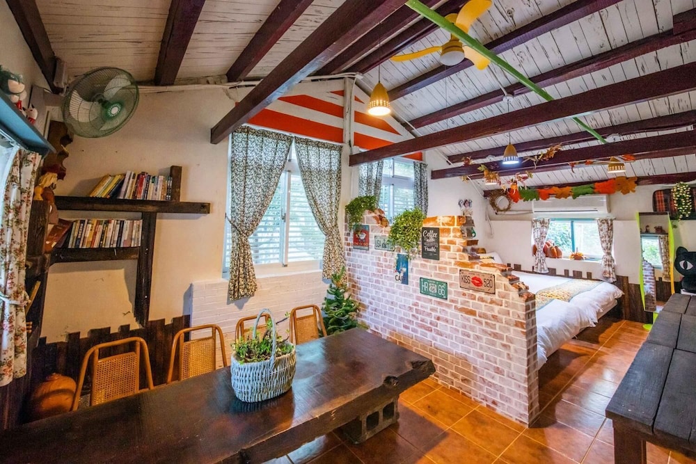 Gallery House, 2 Bedrooms, Kitchen, Courtyard Area photo 2