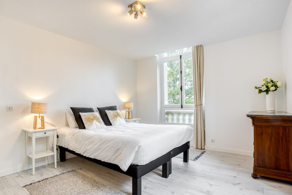 Family Apartment, 2 Bedrooms, Pool Access, Garden View photo 1