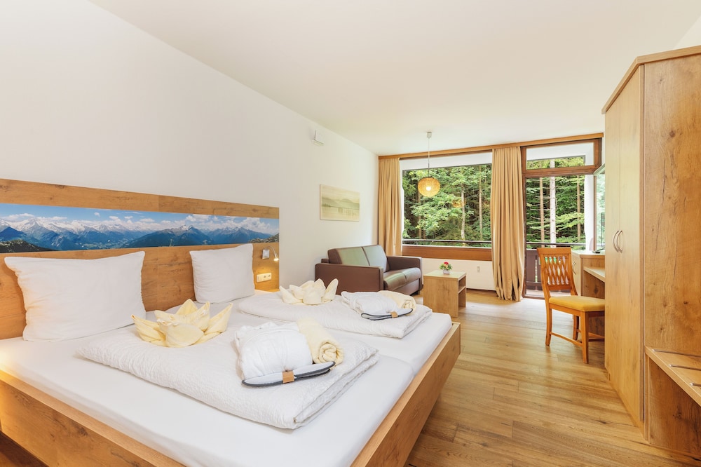 Standard Quadruple Room, 1 King Bed with Sofa bed, Non Smoking, Garden View